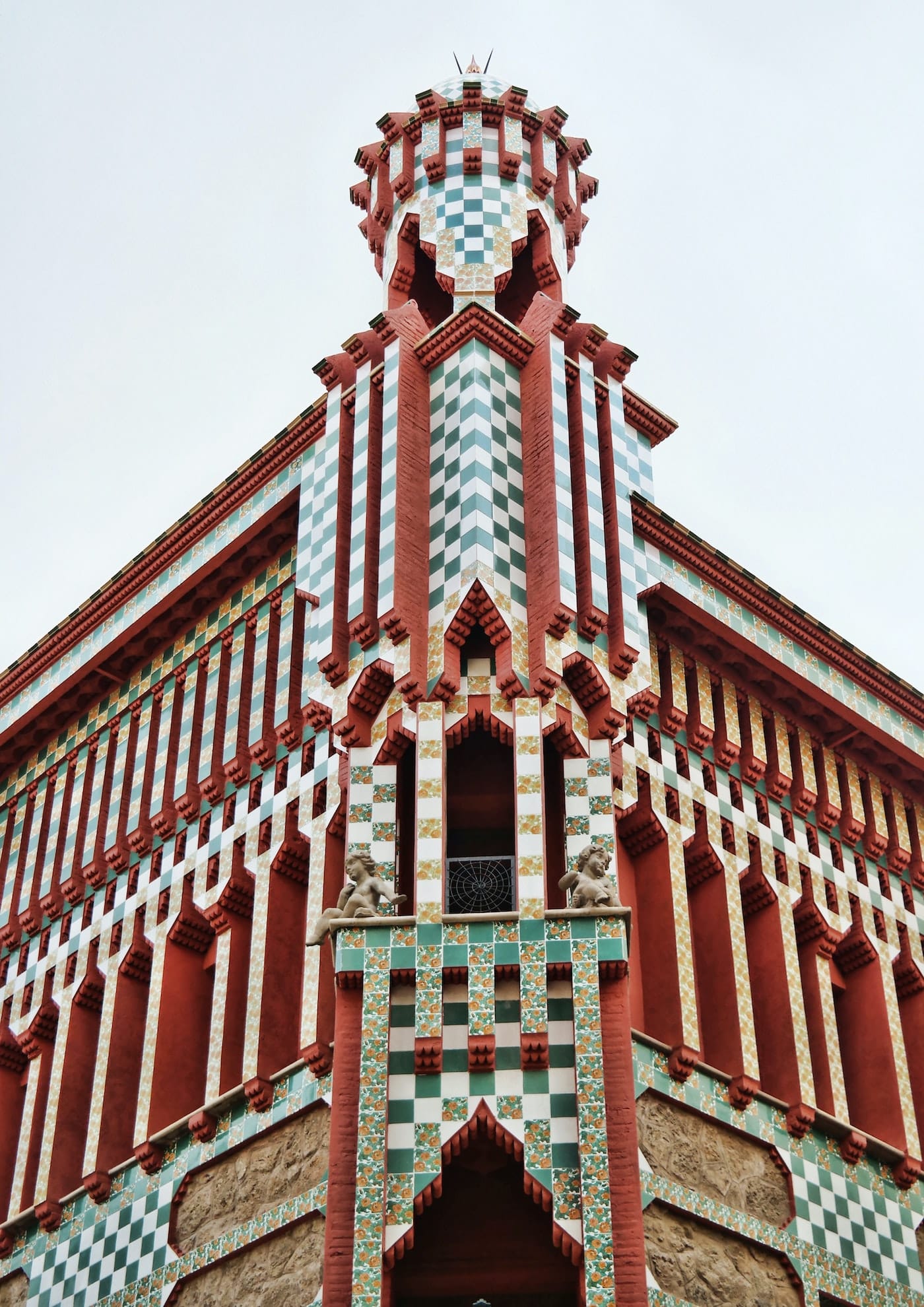 Barcelona Spain typisches Mosaic Gebäude
