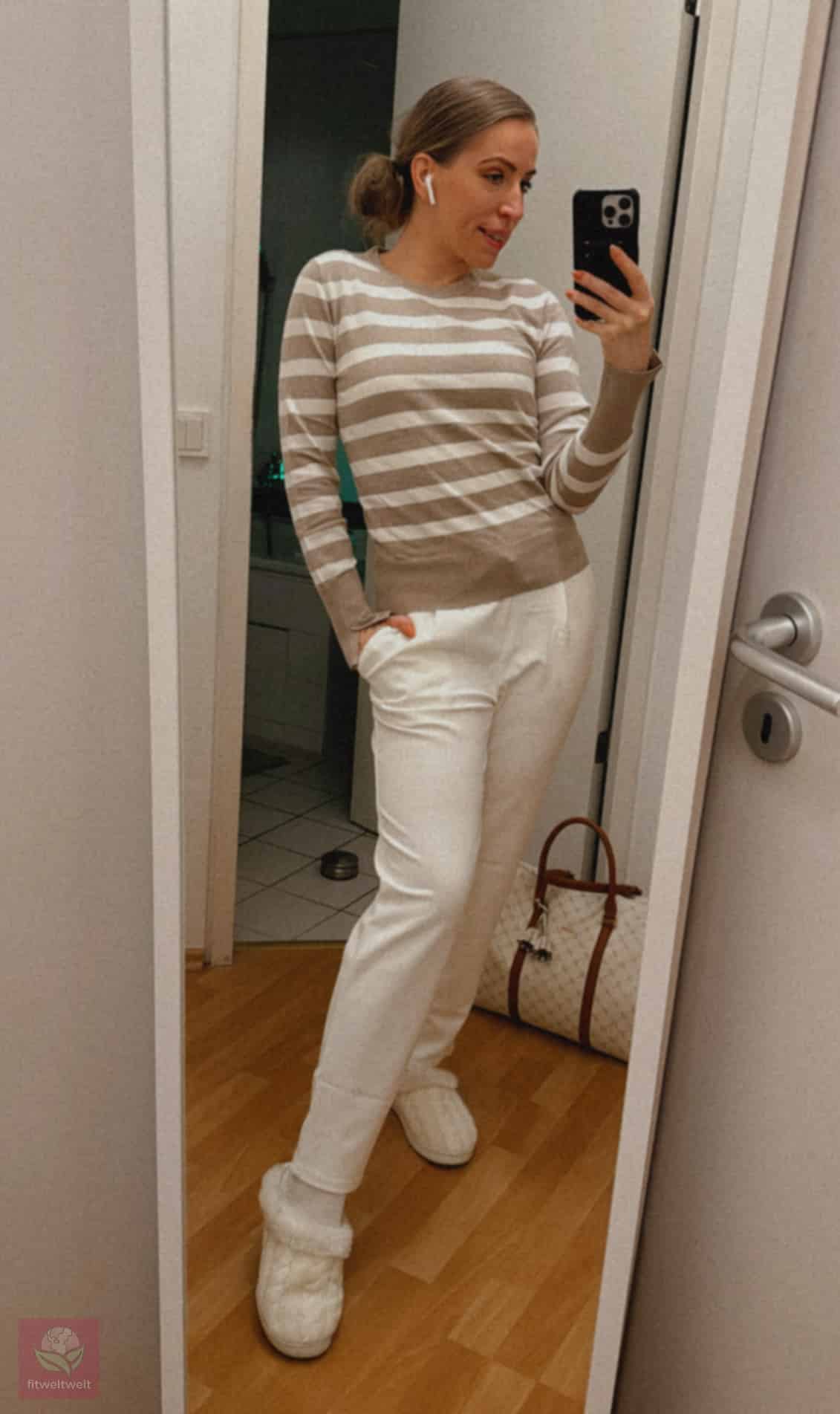 The Amy Pants und The Liia Sweater Erfahrungen Outfit Pullover draußen