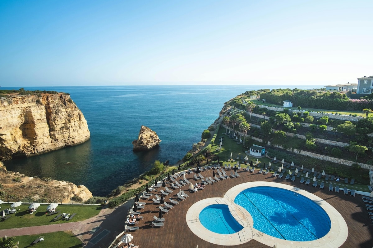 Pool und Wellness an der atlantischen Küste der Algarve
