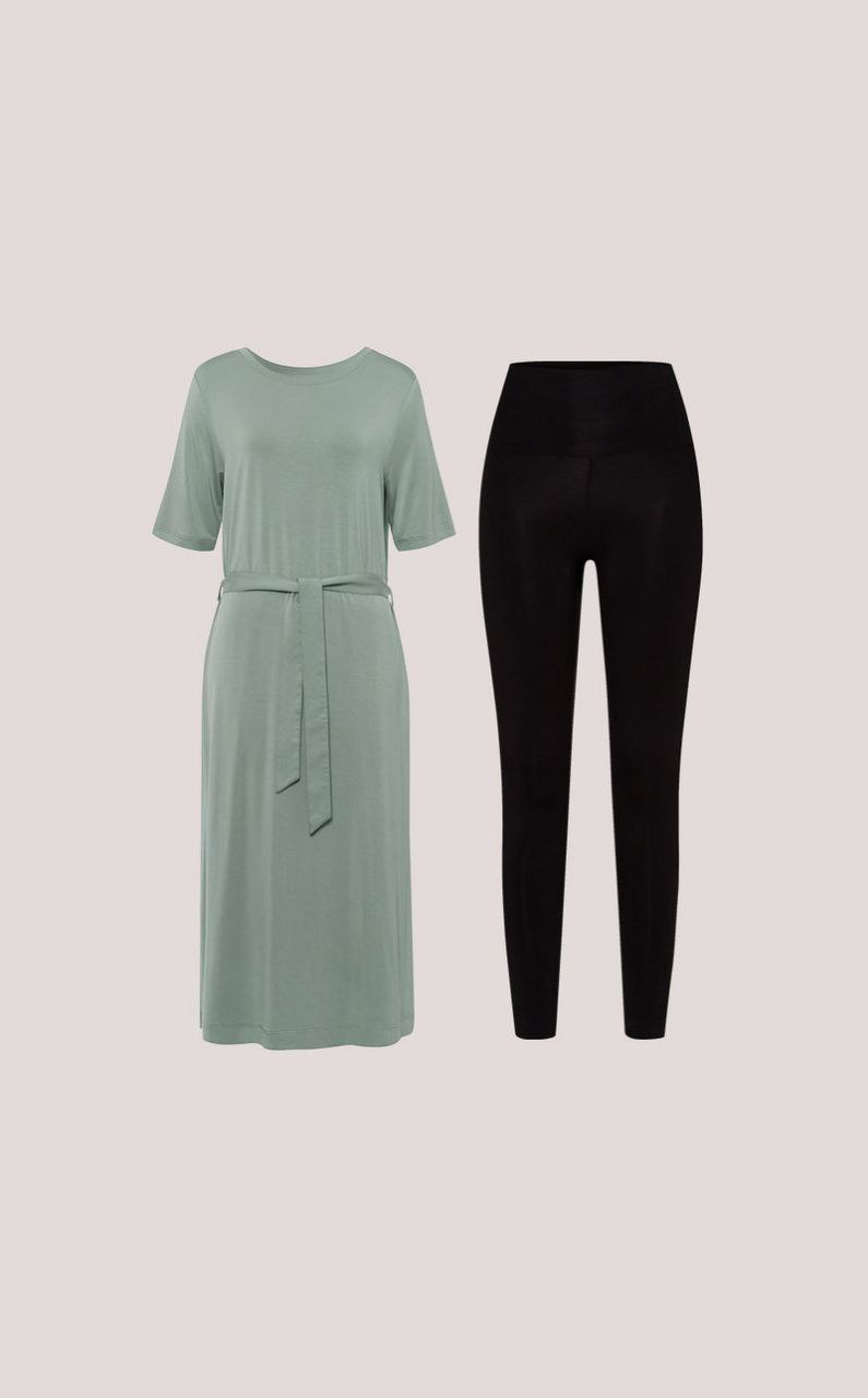 The Lolaa Dress Les Lunes - Must-have Kleid 2024 The Sporty Flair Set - The Lolaa Dress kombiniert mit der The Luna Leggins. Perfekt für die kälteren Tage