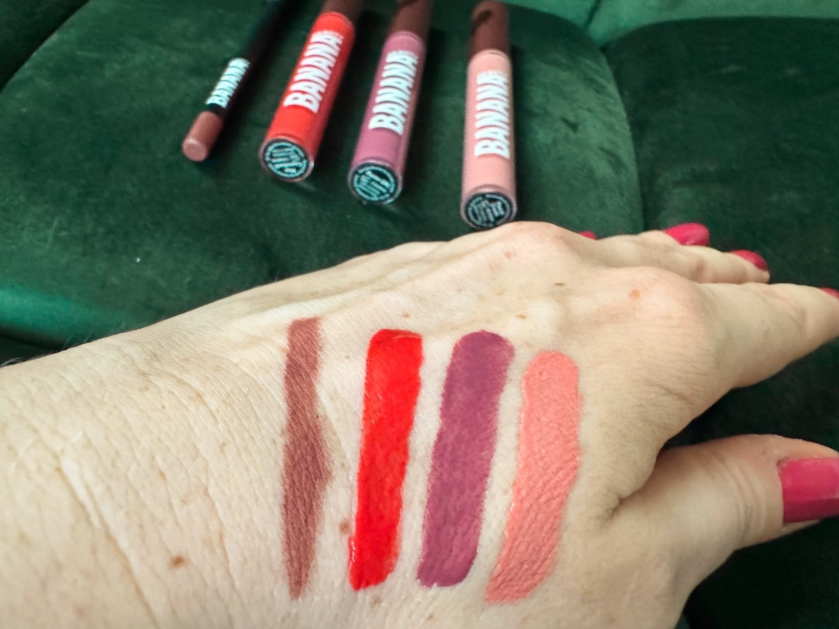 SWATCHES Banana Beauty Liquid Lipsticks Erfahrungen Damn Girl Peach Crush May Comeback