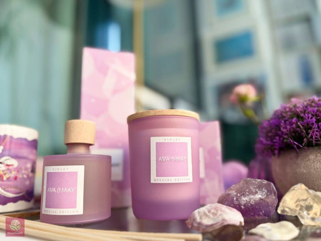 XOXO Violet Duftkerze AVA & MAY Erfahrungen 2026 Mandarine Amber Jasmin Duft Produkttest Rabattcode